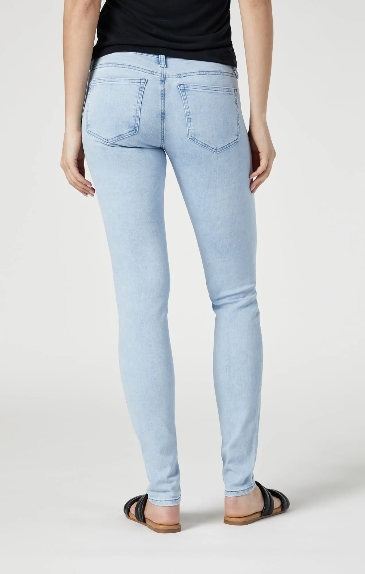 ALEXA SKINNY IN SKY FEATHER BLUE